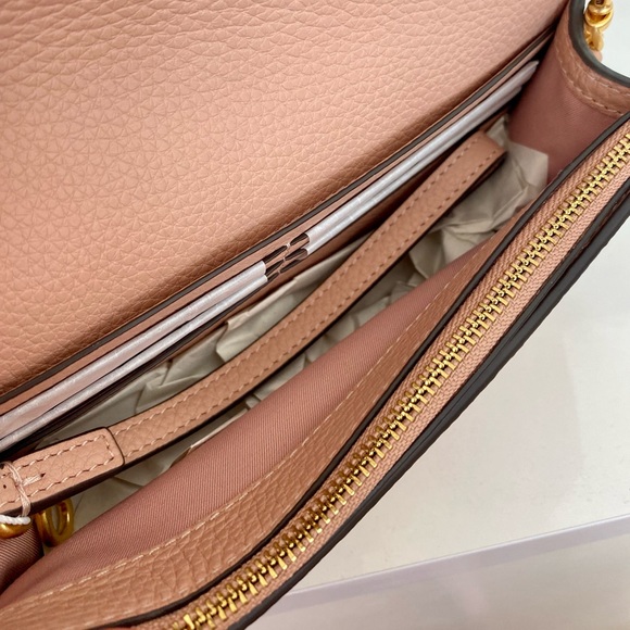 🎊SOLD🌸NEW🌸Tory Burch Britten chain wallet with wristbands for carry/crossbody - Picture 11 of 15